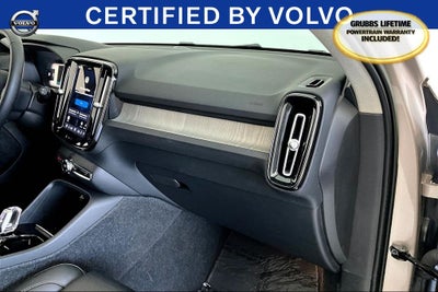 2023 Volvo XC40 B4 Plus Bright Theme