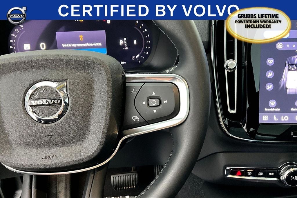 2023 Volvo XC40 B4 Plus Bright Theme