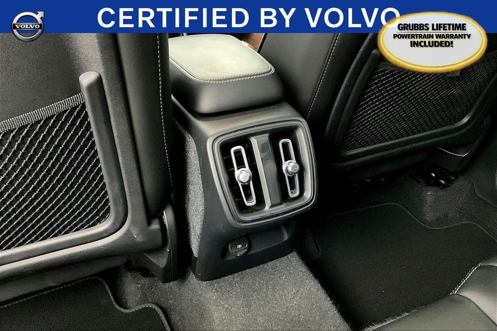 2023 Volvo XC40 B4 Plus Bright Theme