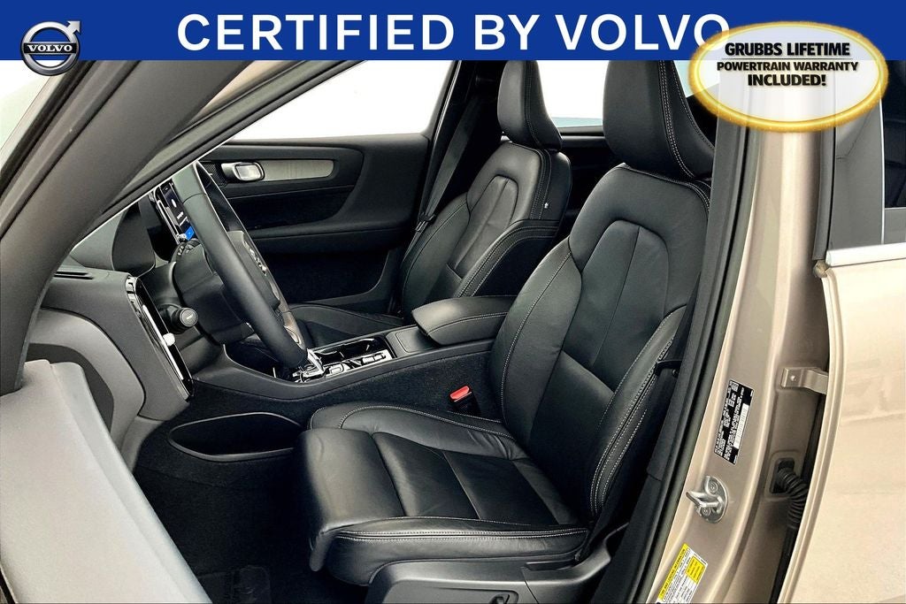 2023 Volvo XC40 B4 Plus Bright Theme