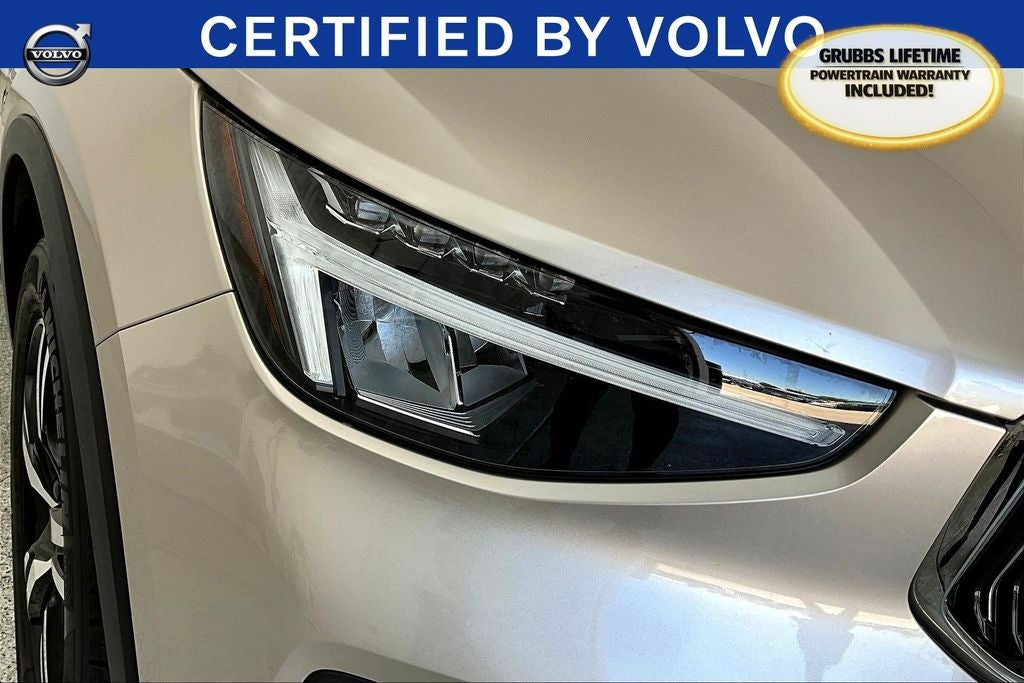 2023 Volvo XC40 B4 Plus Bright Theme