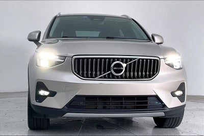 2023 Volvo XC40 B4 Plus Bright Theme