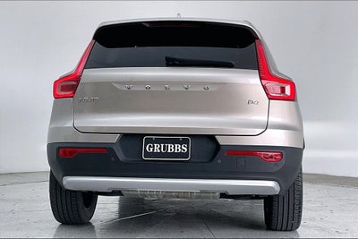 2023 Volvo XC40 B4 Plus Bright Theme