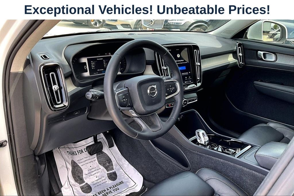 2023 Volvo XC40 B4 Plus Bright Theme