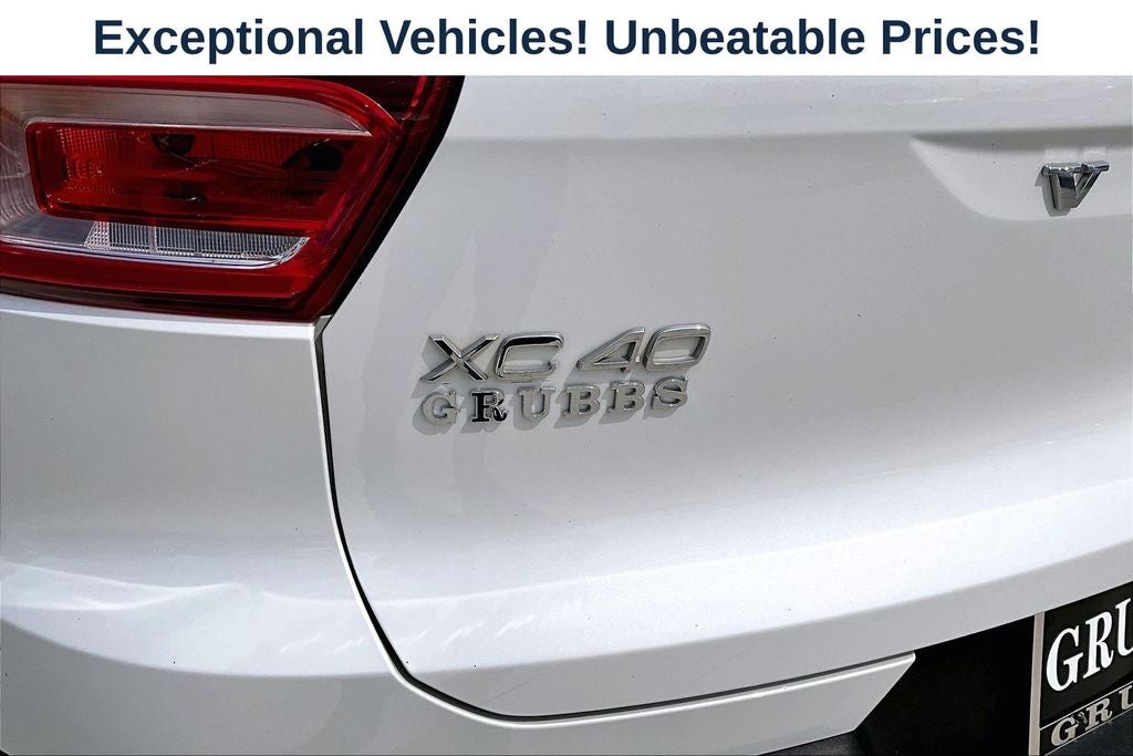 2023 Volvo XC40 B4 Plus Bright Theme