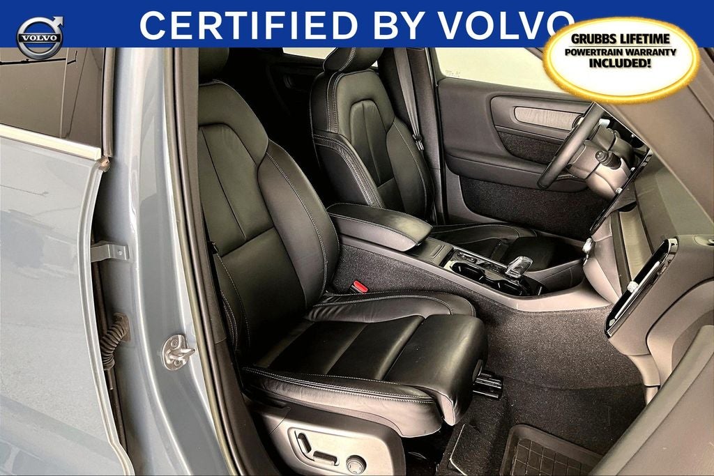 2023 Volvo XC40 B4 Plus Bright Theme