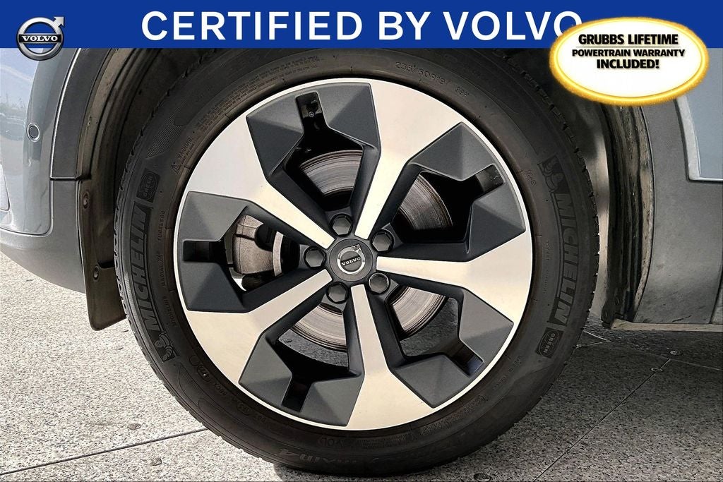 2023 Volvo XC40 B4 Plus Bright Theme