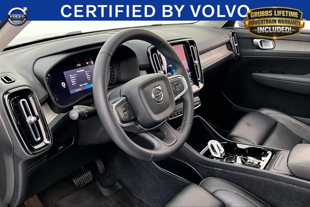 2023 Volvo XC40 B4 Plus Bright Theme