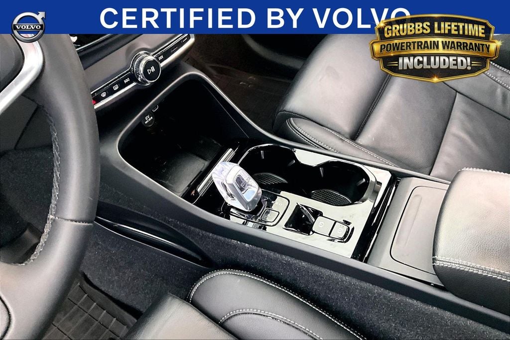 2023 Volvo XC40 B4 Plus Bright Theme