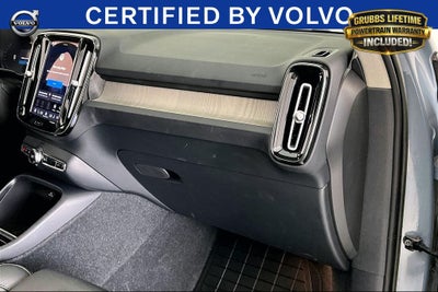2023 Volvo XC40 B4 Plus Bright Theme