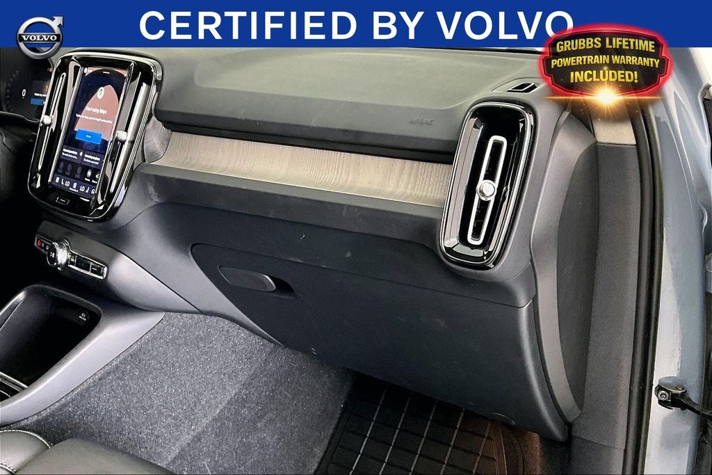 2023 Volvo XC40 B4 Plus Bright Theme