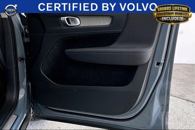 2023 Volvo XC40 B4 Plus Bright Theme