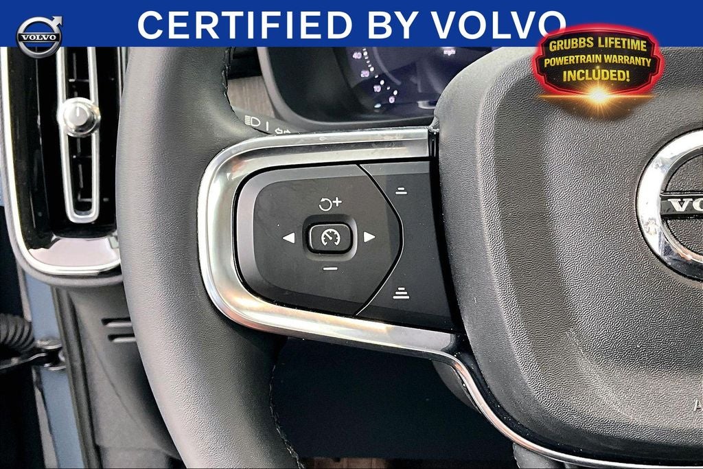 2023 Volvo XC40 B4 Plus Bright Theme