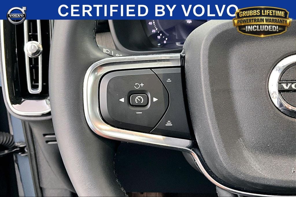 2023 Volvo XC40 B4 Plus Bright Theme