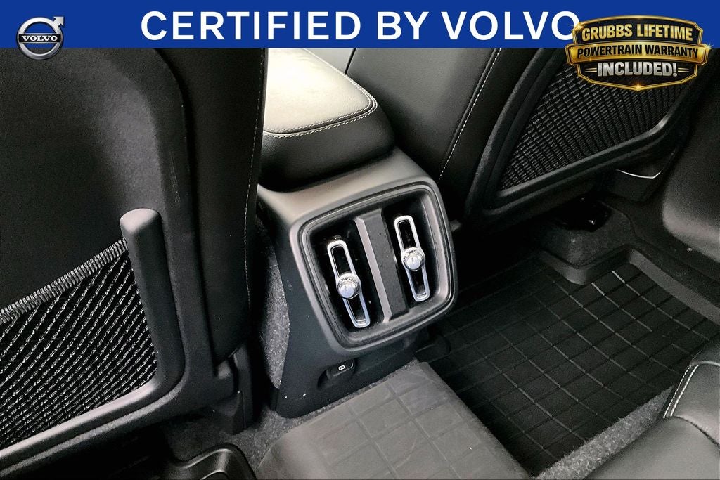 2023 Volvo XC40 B4 Plus Bright Theme