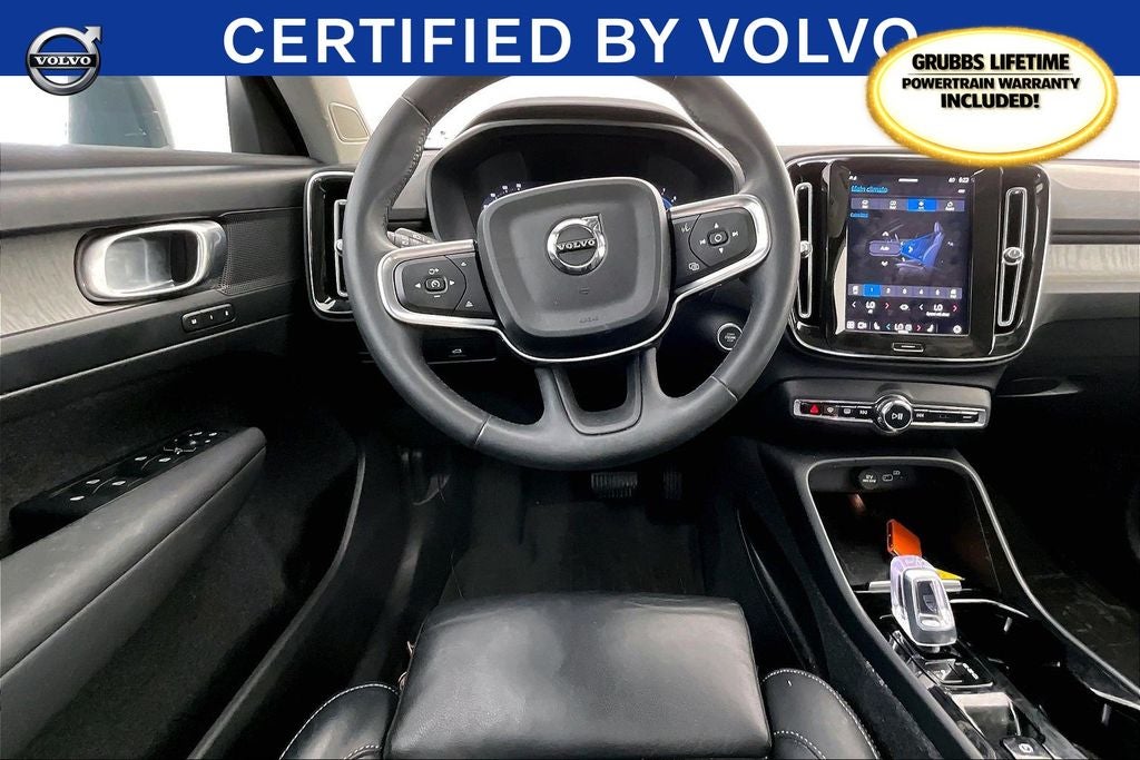 2023 Volvo XC40 B4 Plus Bright Theme