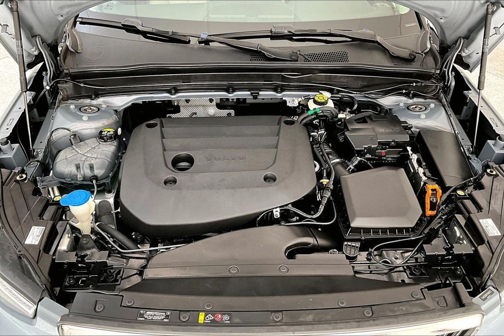 2023 Volvo XC40 B4 Plus Bright Theme