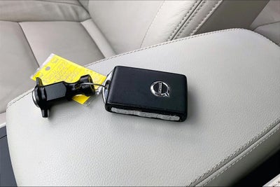 2023 Volvo XC40 B4 Plus Bright Theme