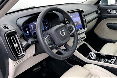 2023 Volvo XC40 B4 Plus Bright Theme