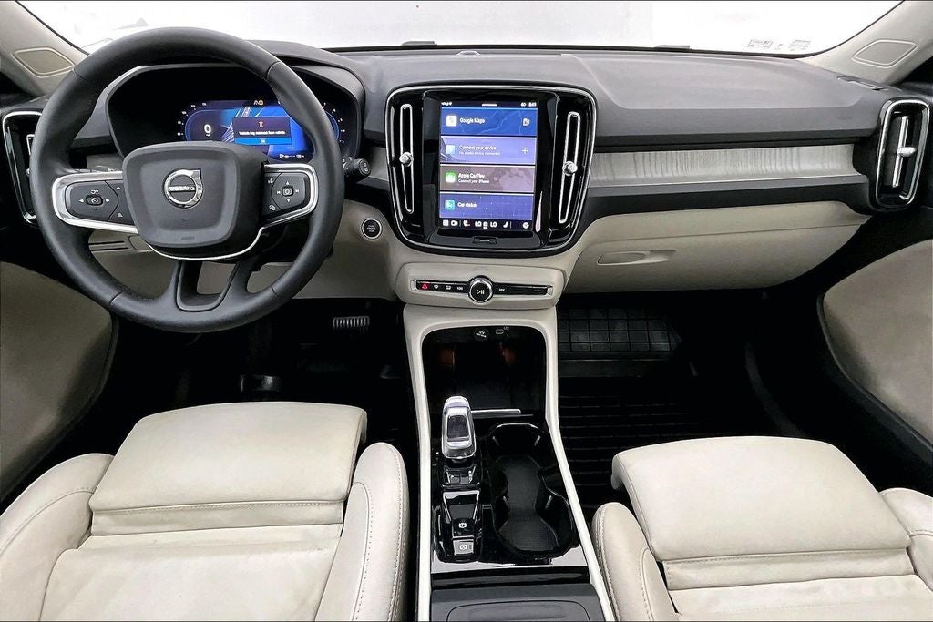 2023 Volvo XC40 B4 Plus Bright Theme