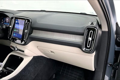 2023 Volvo XC40 B4 Plus Bright Theme