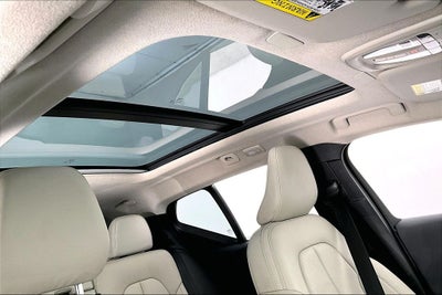 2023 Volvo XC40 B4 Plus Bright Theme