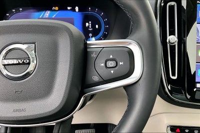 2023 Volvo XC40 B4 Plus Bright Theme