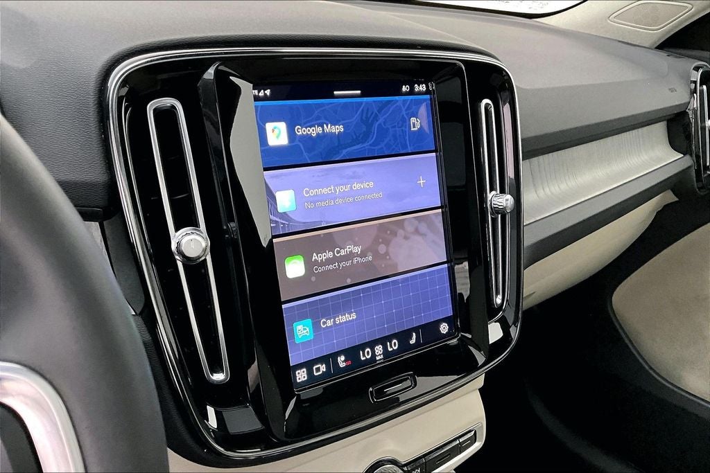 2023 Volvo XC40 B4 Plus Bright Theme