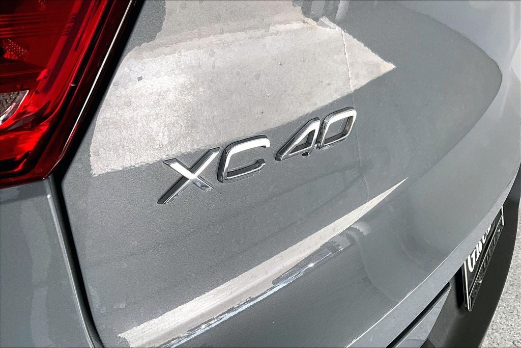 2023 Volvo XC40 B4 Plus Bright Theme