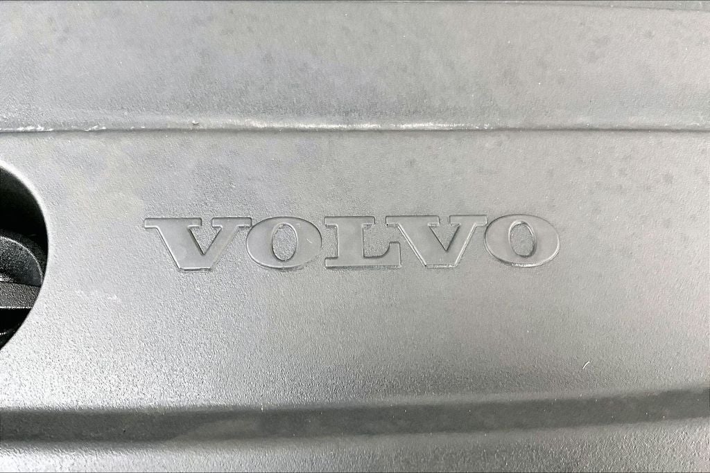 2023 Volvo XC40 B4 Plus Bright Theme