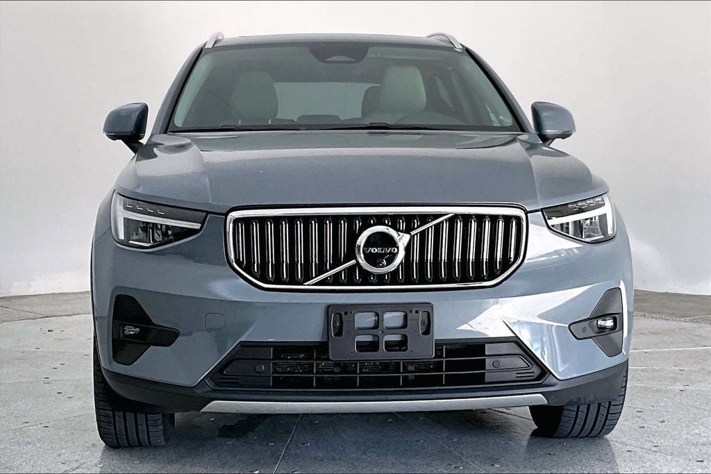 2023 Volvo XC40 B4 Plus Bright Theme