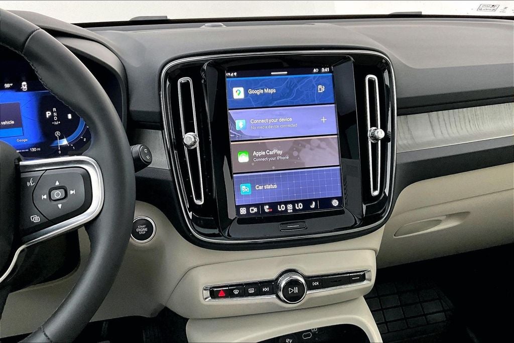 2023 Volvo XC40 B4 Plus Bright Theme