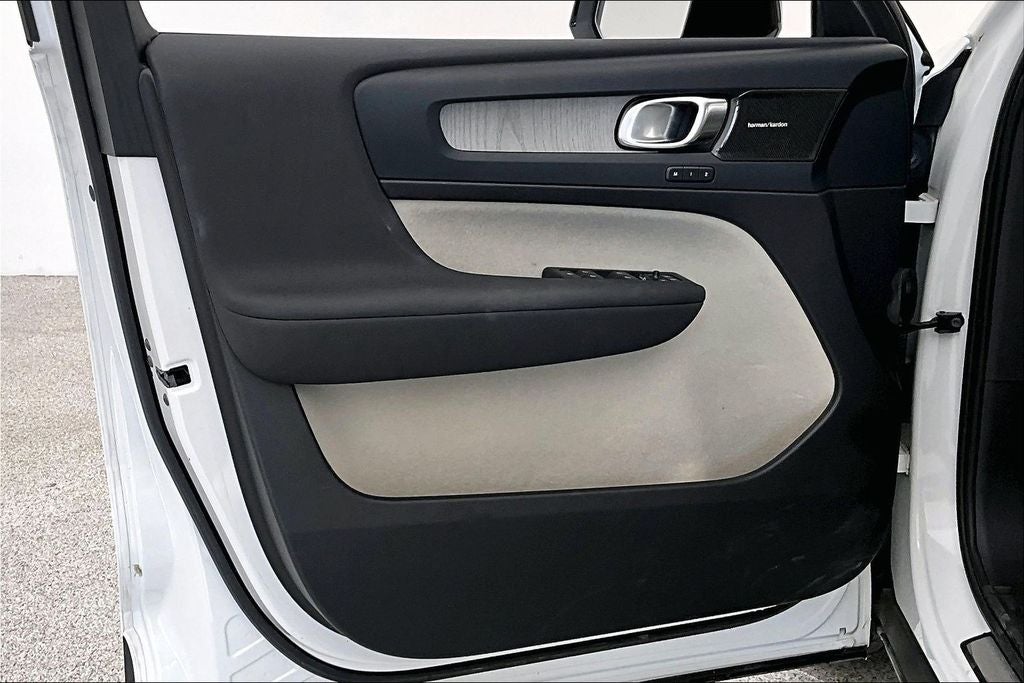 2023 Volvo XC40 Ultimate