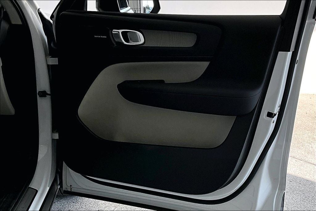 2023 Volvo XC40 Ultimate
