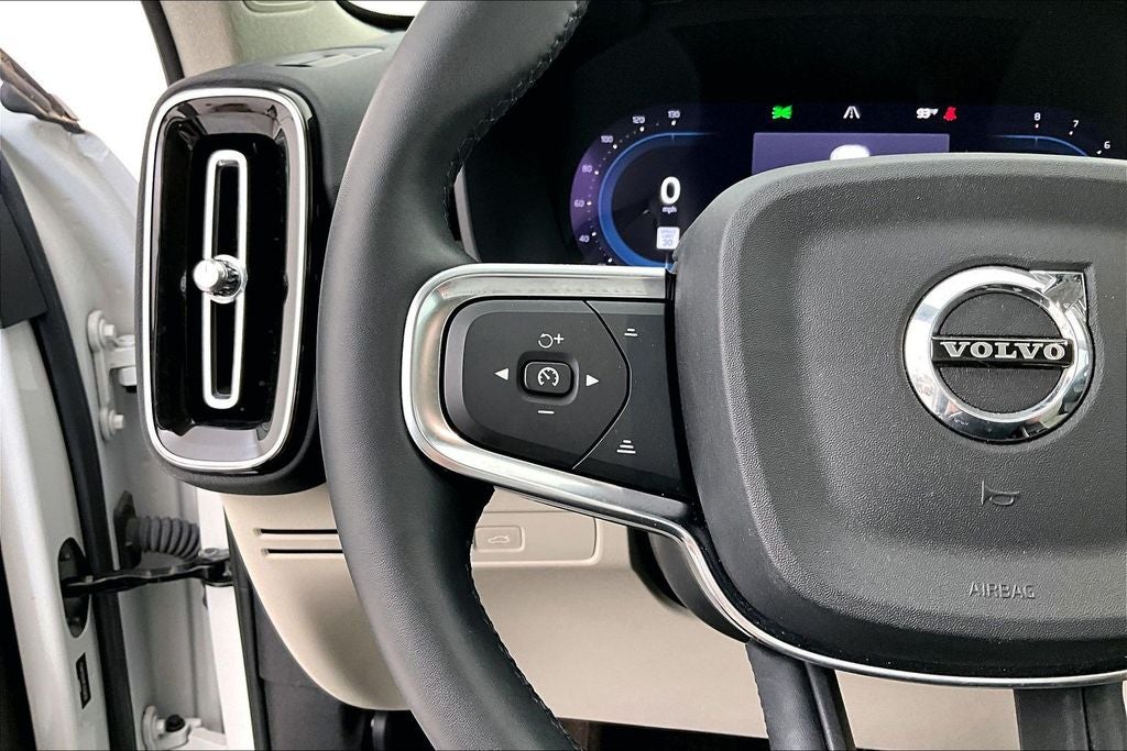 2023 Volvo XC40 Ultimate