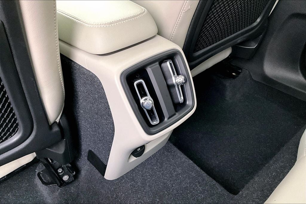 2023 Volvo XC40 Ultimate