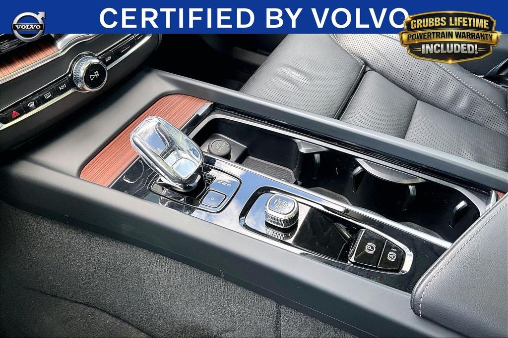 2023 Volvo XC60 B5 Ultimate Bright Theme