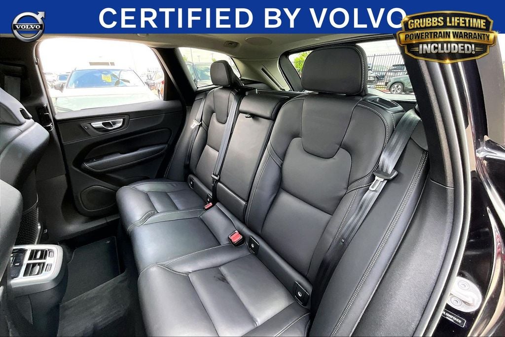2023 Volvo XC60 B5 Ultimate Bright Theme