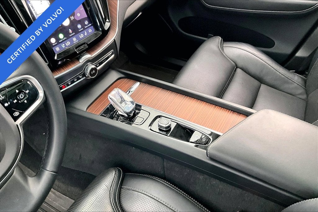 2023 Volvo XC60 B5 Ultimate Bright Theme