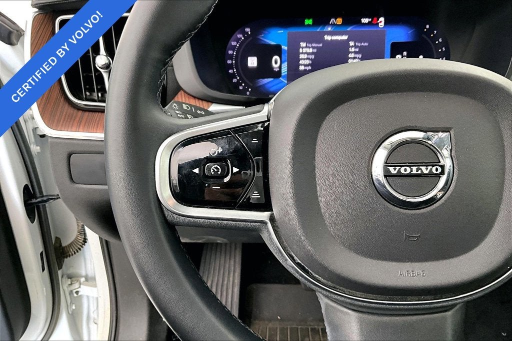 2023 Volvo XC60 B5 Ultimate Bright Theme