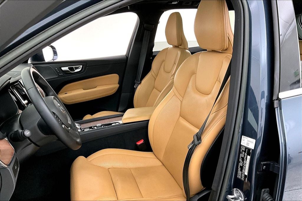 2023 Volvo XC60 B5 Ultimate Bright Theme