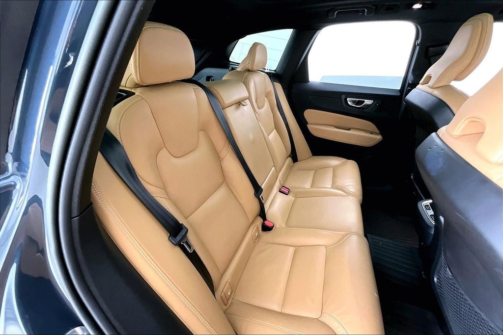 2023 Volvo XC60 B5 Ultimate Bright Theme