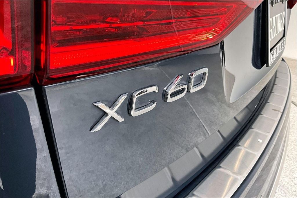 2023 Volvo XC60 B5 Ultimate Bright Theme