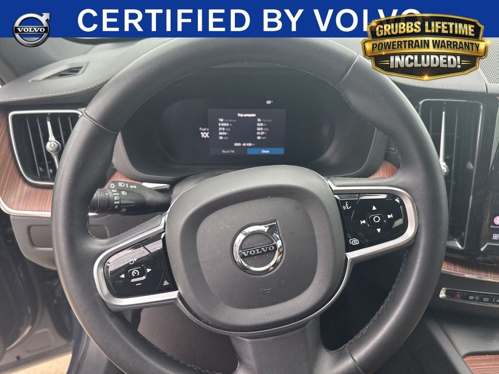 2023 Volvo XC60 B5 Ultimate Bright Theme