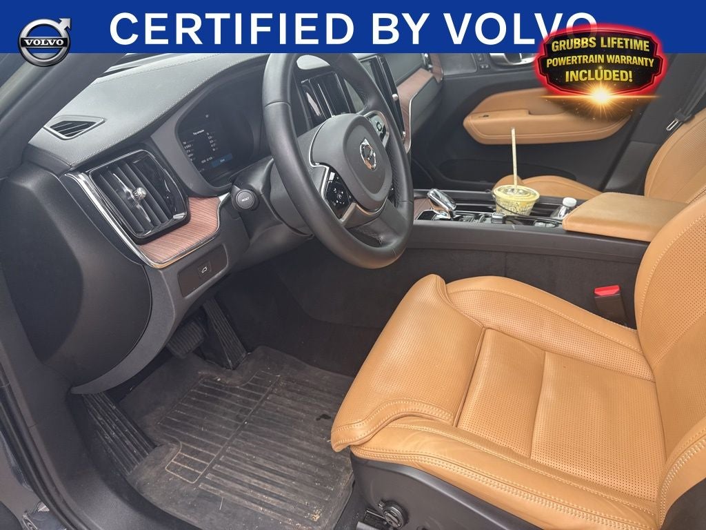 2023 Volvo XC60 B5 Ultimate Bright Theme