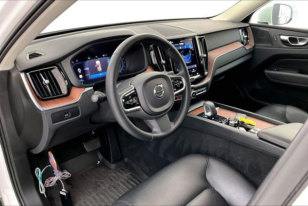 2023 Volvo XC60 B5 Plus Bright Theme