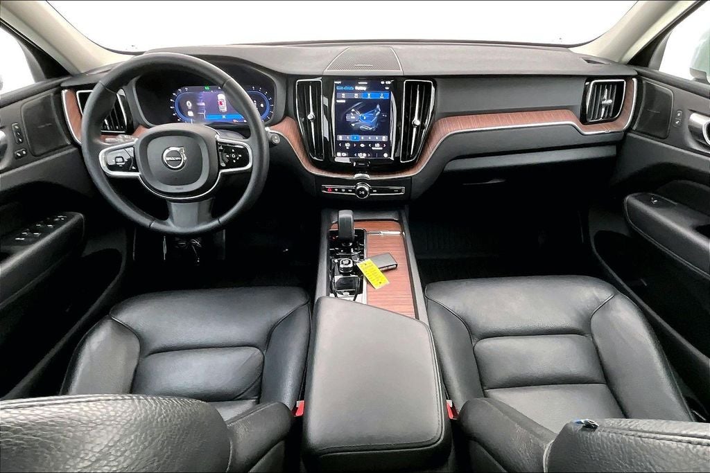 2023 Volvo XC60 B5 Plus Bright Theme