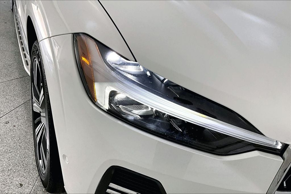 2023 Volvo XC60 B5 Plus Bright Theme