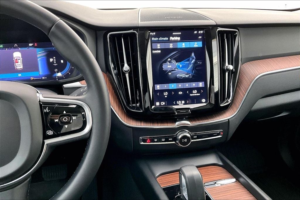 2023 Volvo XC60 B5 Plus Bright Theme