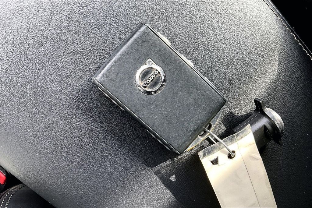 2023 Volvo XC60 B5 Ultimate Bright Theme